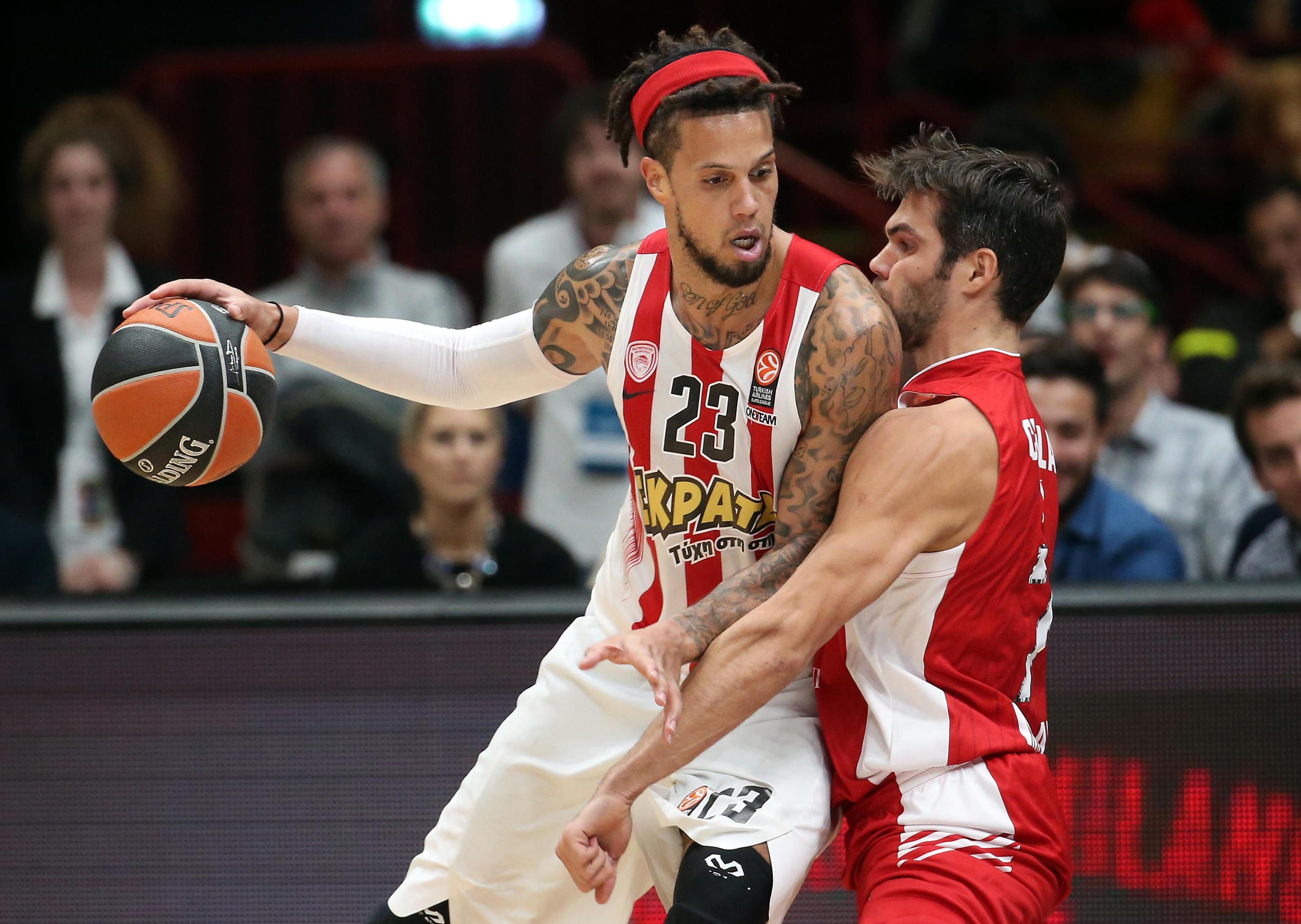 Daniel Hackett contro Bruno Cerella nella gara di andata