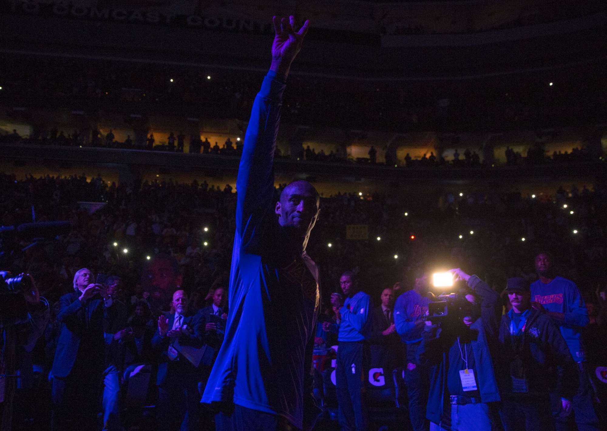 Il saluto di Kobe Bryant al pubblico di Philadelphia