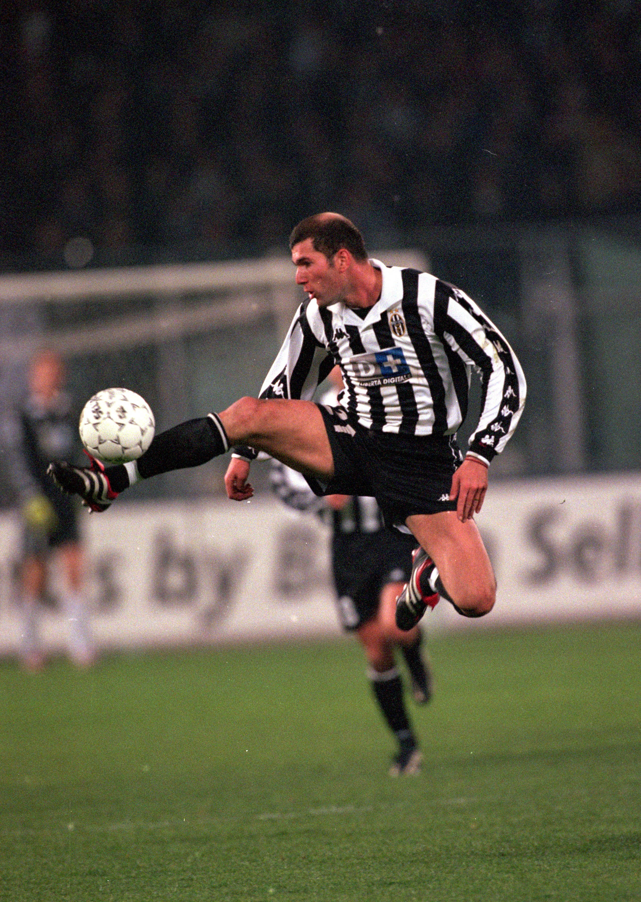 Un controllo atletico di Zidane ai tempi della Juventus
