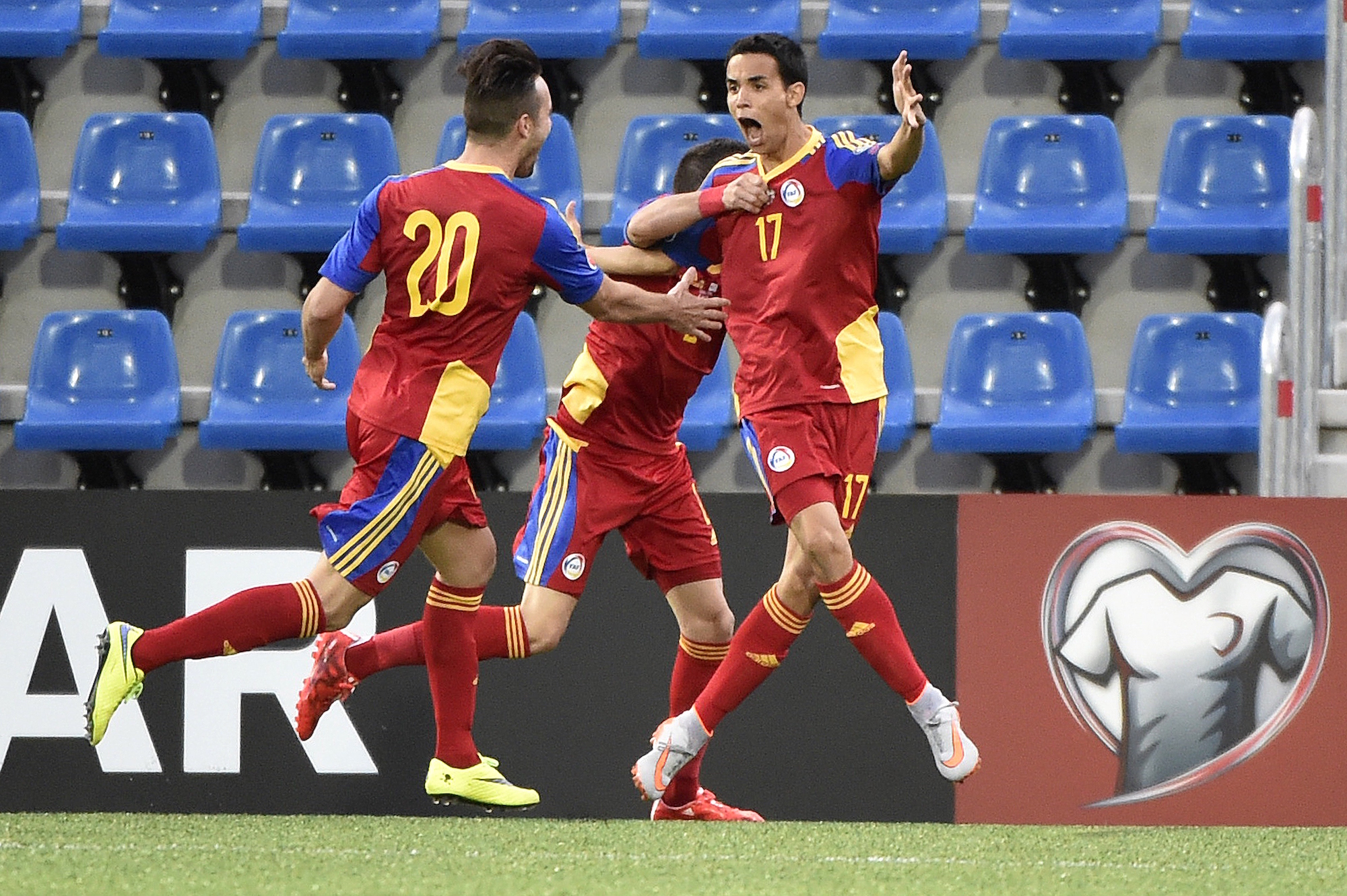 Aaron Sanchez esulta dopo il primo - e unico - gol segnato da Andorra nella fase di qualificazione all'Europeo