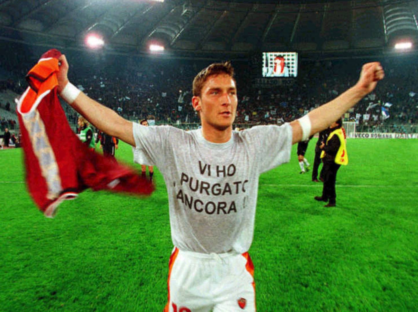 Francesco Totti con la maglietta "Vi ho purgato ancora!", diventata subito tormentone