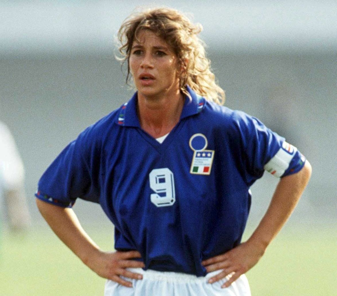 25 anni di età femminile risalente a 22 anni di età maschio