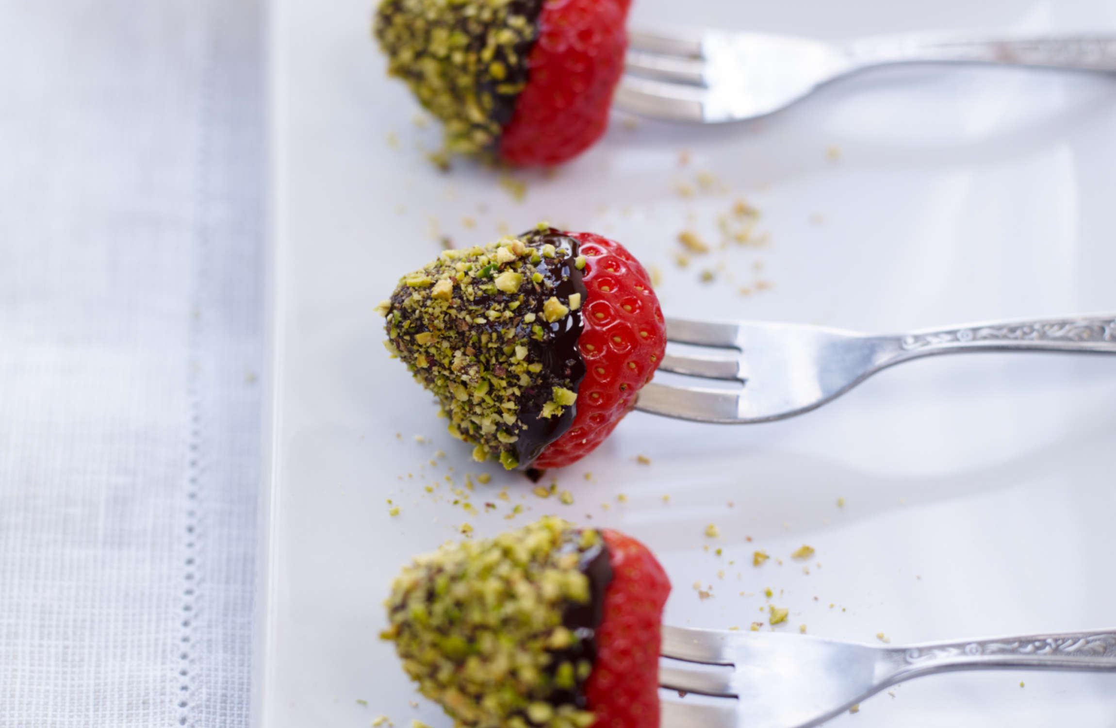 BerryWorld Chocolate Strawberries Dipped in Pistachios recipe