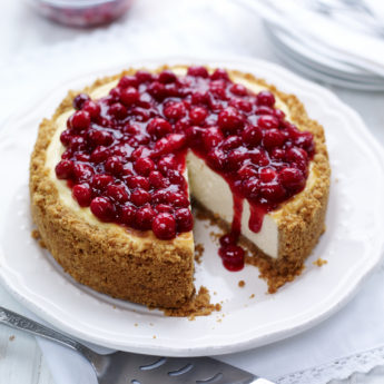 Cheesecake with Cranberry Glaze