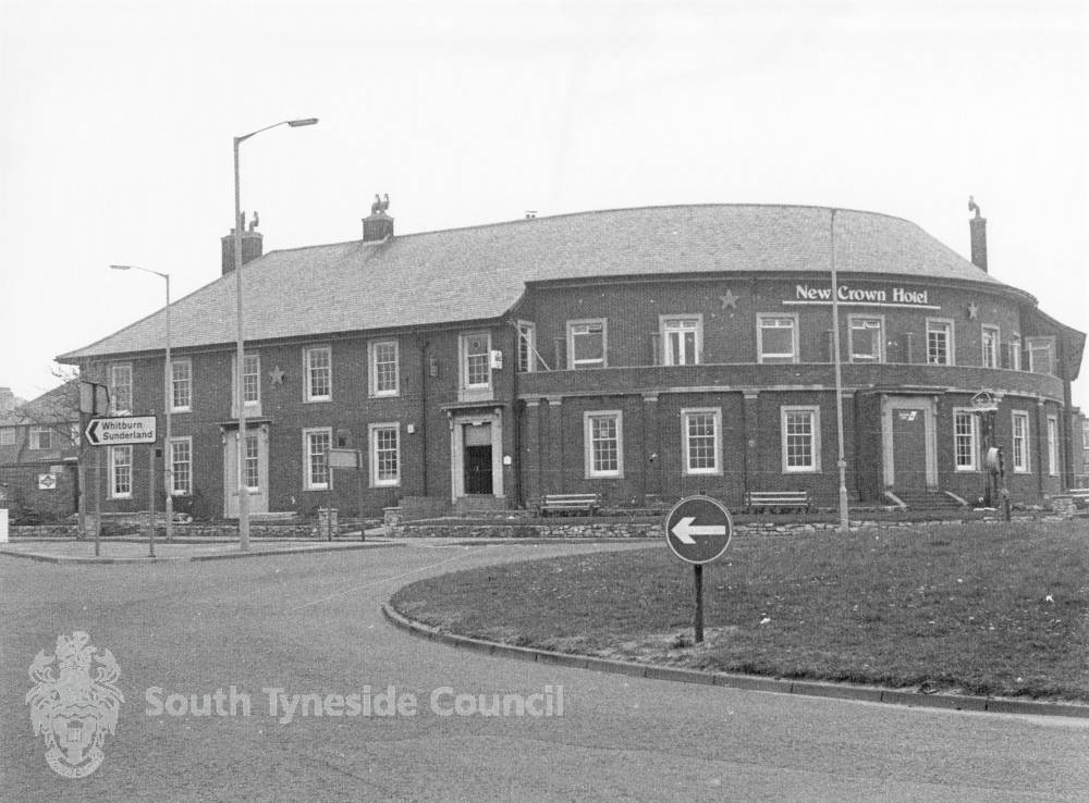 The New Crown Hotel, Mowbray Road/Broadway, South Shields South