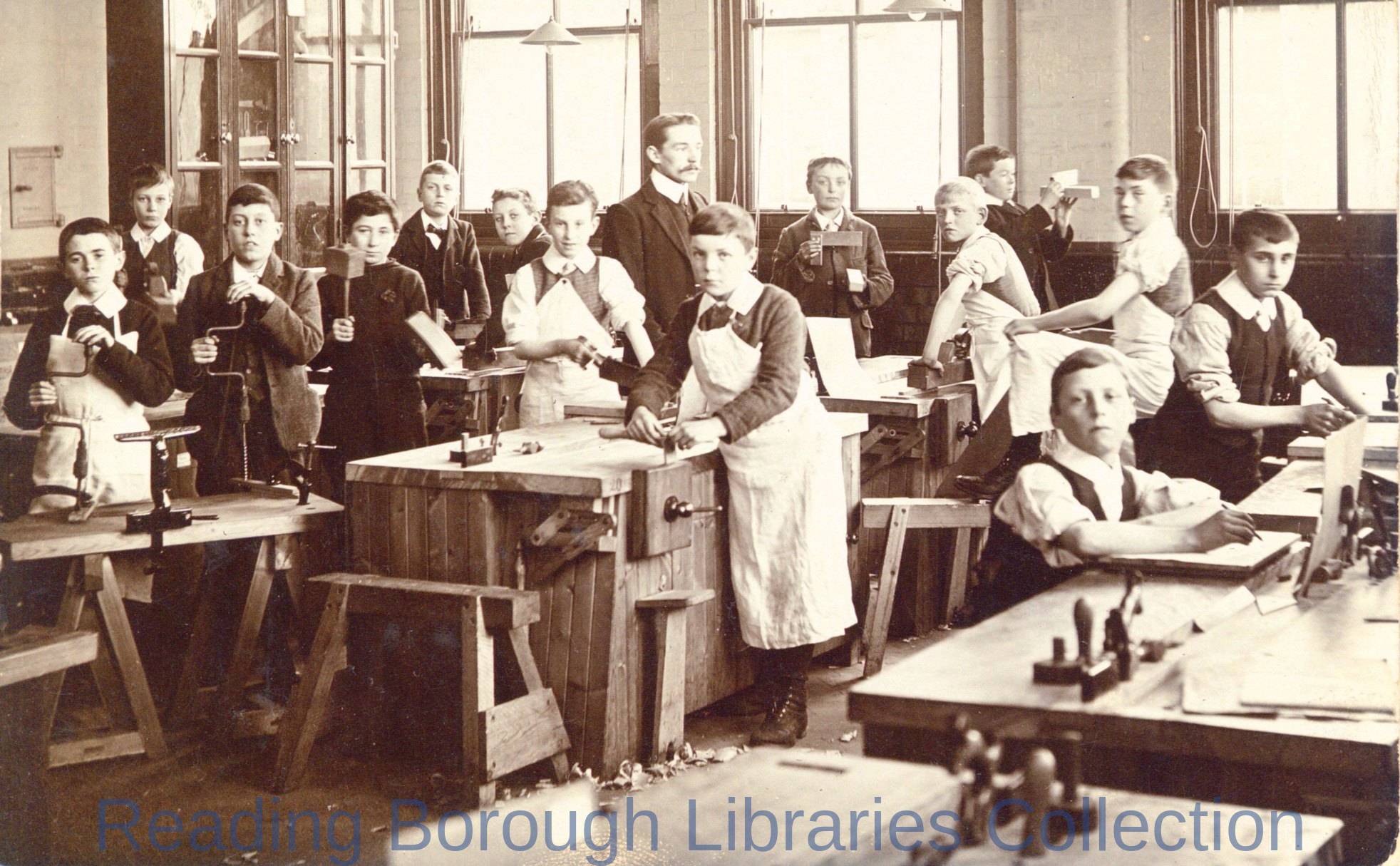 Redlands School, Lydford Road, Reading, c1910. A woodwork class, 1910-1919. Redlands School, Lydford Road, Reading, c1910. A woodwork class, 1910-1919.