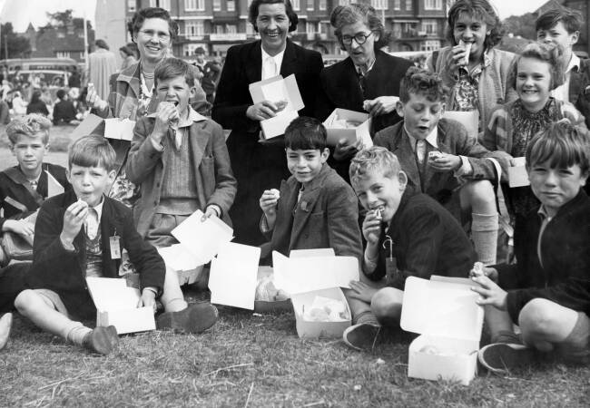 Morden and Carshalton Children's Outing to Littlehampton