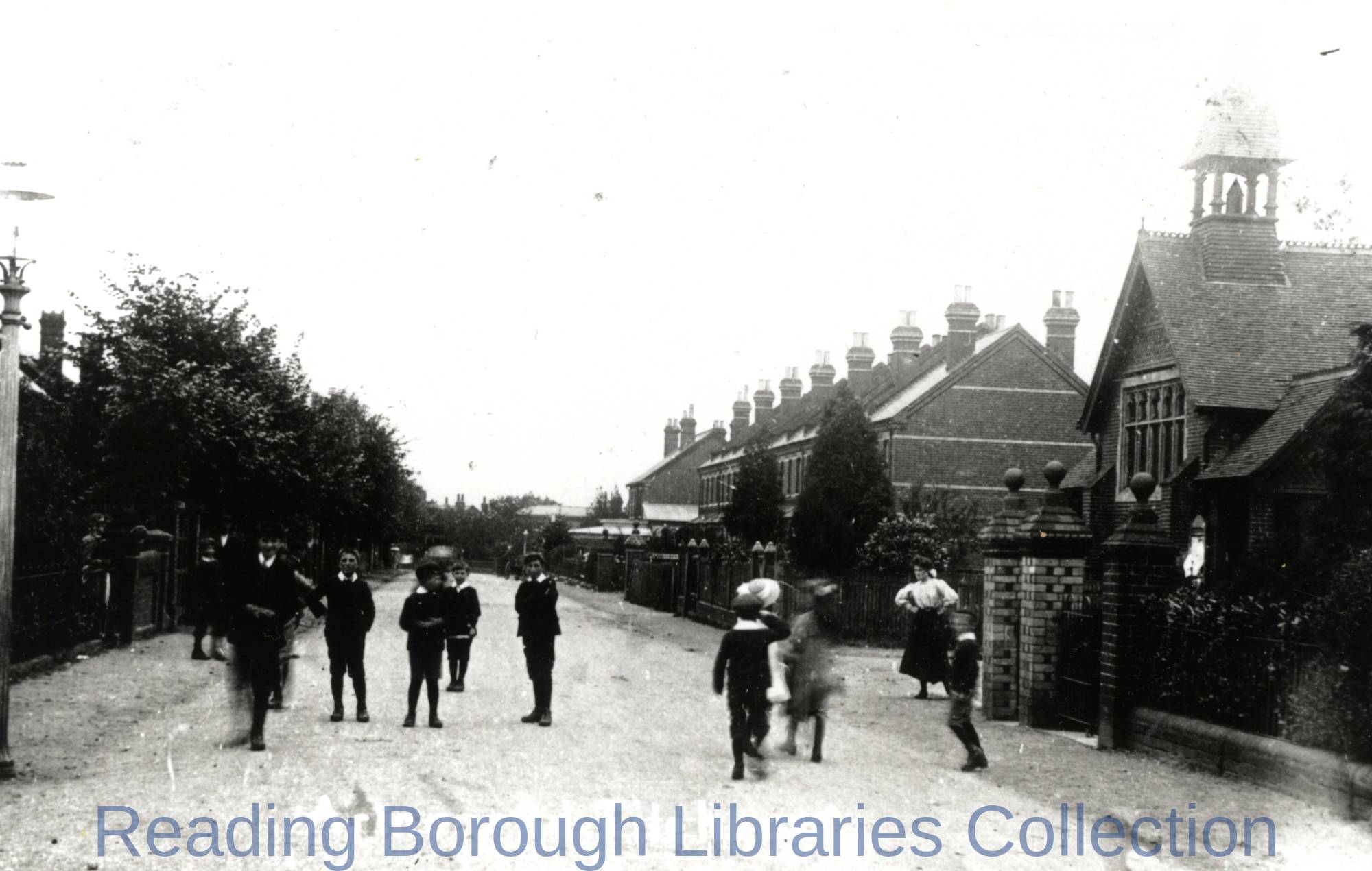Armour Road, Tilehurst, Reading. Armour Road, Tilehurst, Reading.
