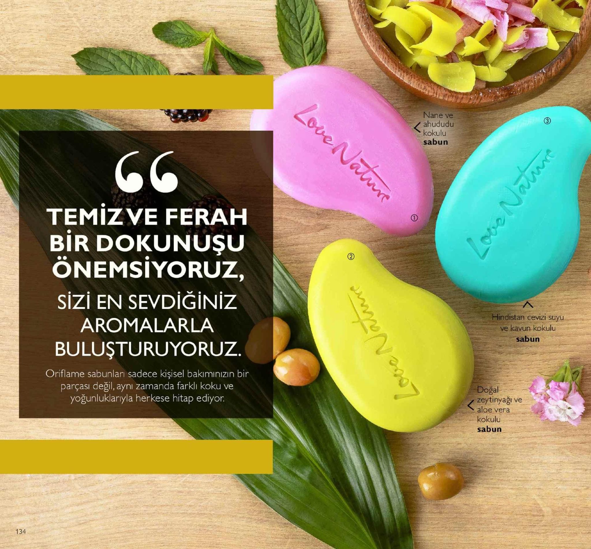 nane ve ahududu kokulu sabun temizve ferah bir doku nuşu onemsiyoruz, sizi en sevdiğiniz aromalarla buluşturuyoruz. hindistan cevizi suyu ve kavun kokulu sabun oriflame sabunlari sadece kişisel bakıminızın bir parçası değil, aynı zamanda farklı koku ve yoğunluklarıyla herkese hitap ediyor doğal zeytinyağı ve aloe vera kokulu sabun 134 