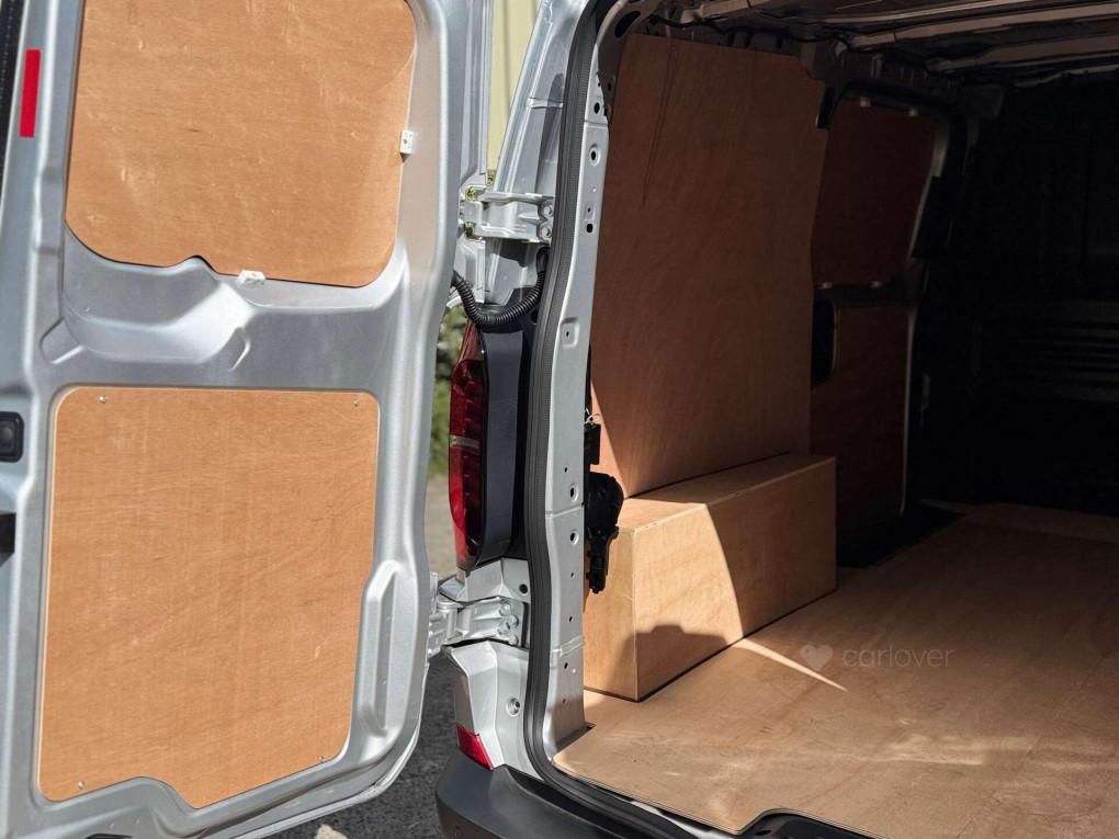 Volkswagen Transporter Diesel Commercial in Hillsborough
