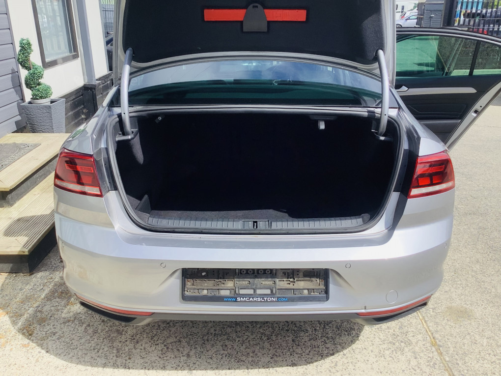 Volkswagen Passat Diesel Saloon in Newry