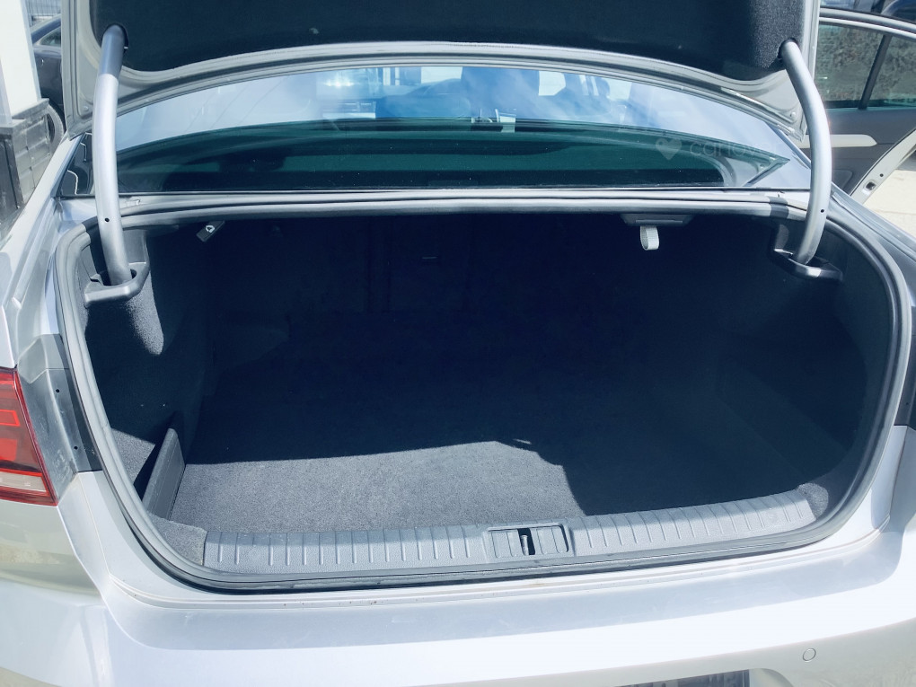 Volkswagen Passat Diesel Saloon in Newry