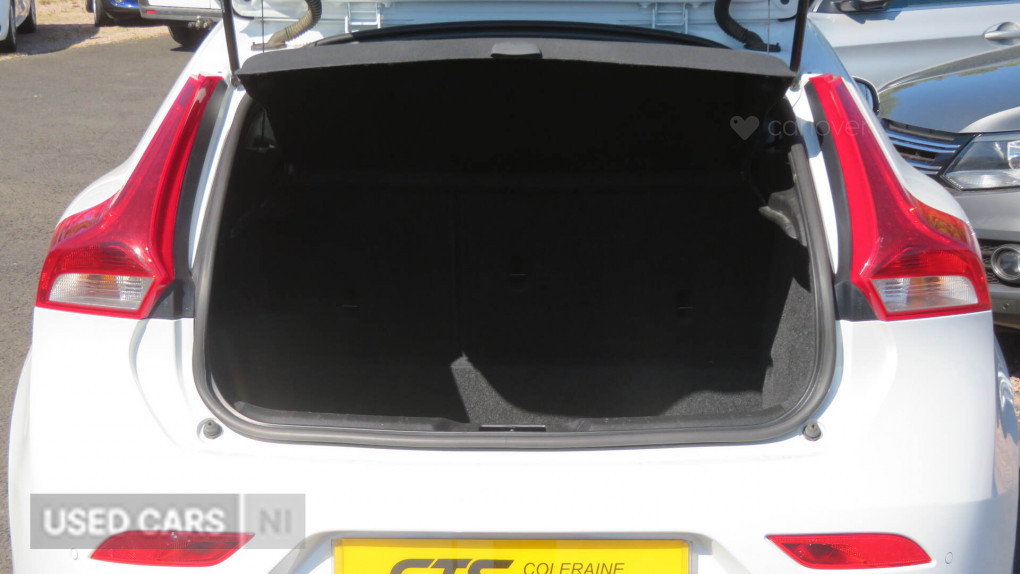 Volvo V40 Diesel Hatchback in Coleraine