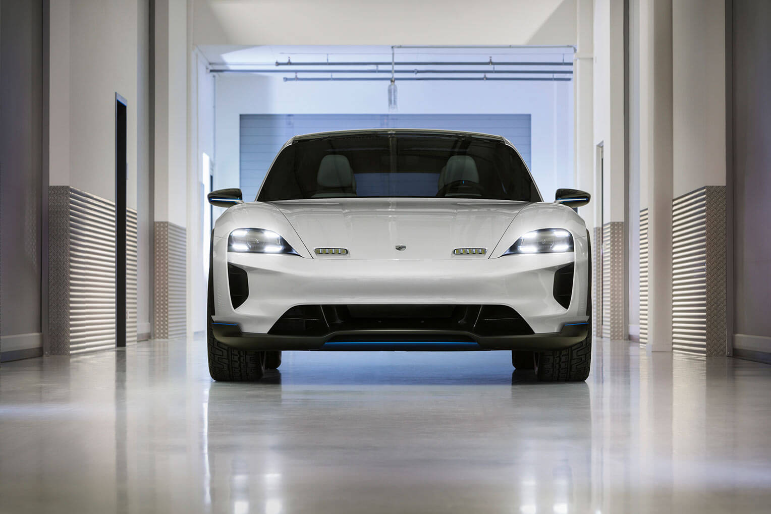 Porsche Mission E Cross Turismo Frontal