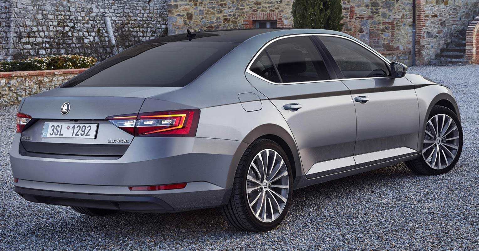 Trasera del Skoda Superb