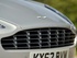 אסטון מרטין DB9 2014 - 2016 קופה  -  בז  - סמל קדמי