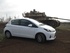 טויוטה יאריס היבריד 2012 - 2016 הצ'בק  -  שנהב לבן  - חצי קדמי חצי צידי
