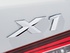 ב.מ.וו X1 2015 - 2016 פנאי שטח  -  שנהב לבן  - סמל אחורי
