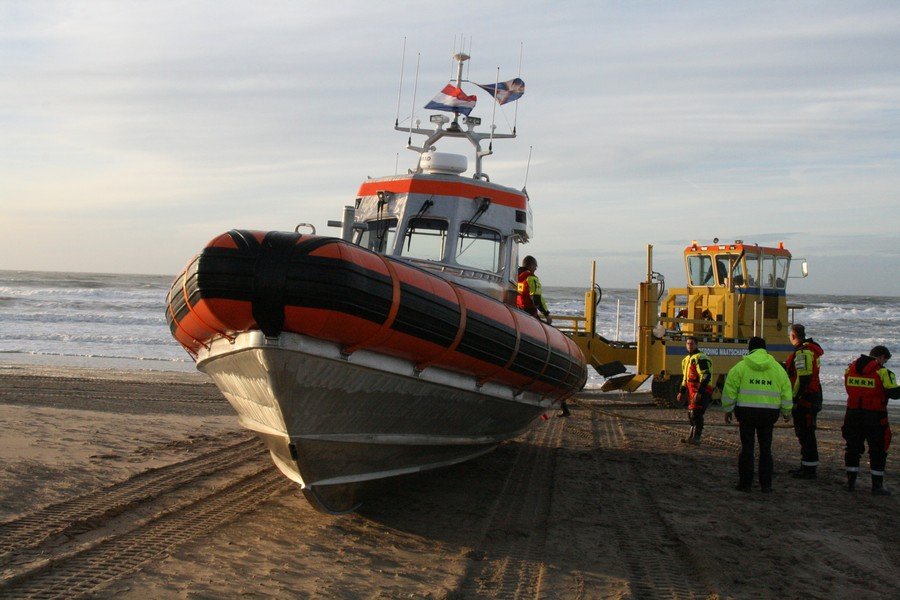 Surfer in problemen  Katwijk