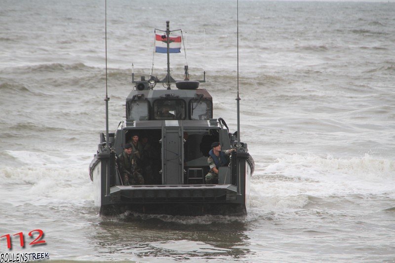 NRB en KNRM assisteren bij aankomst André Kuipers strand Noordwijk