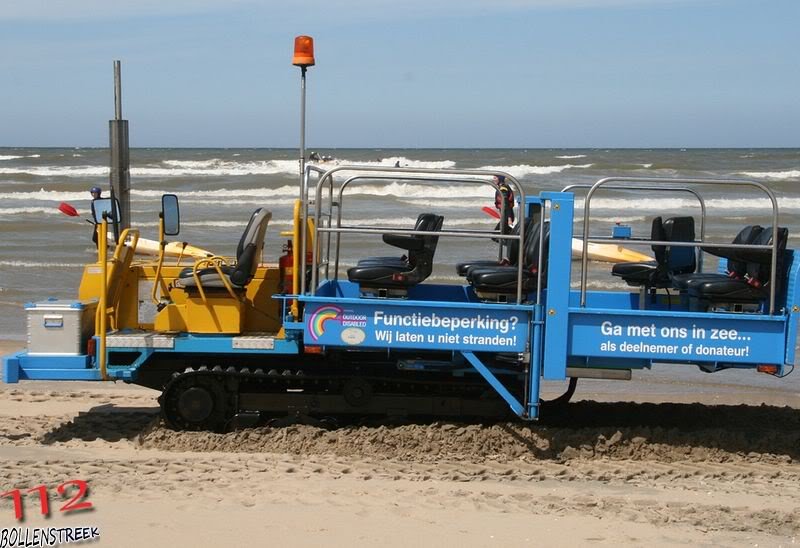 Inzet  NRB en KNRM  voor vastgelopen rupsvoertuig Langevelderslag Noordwijk