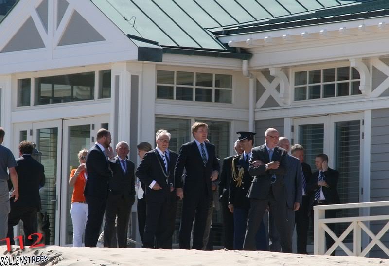 Blauwe vlag gehesen in Noordwijk door Prins Willem-Alexander