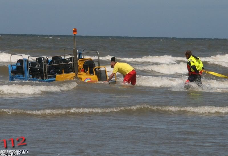 Inzet  NRB en KNRM  voor vastgelopen rupsvoertuig Langevelderslag Noordwijk