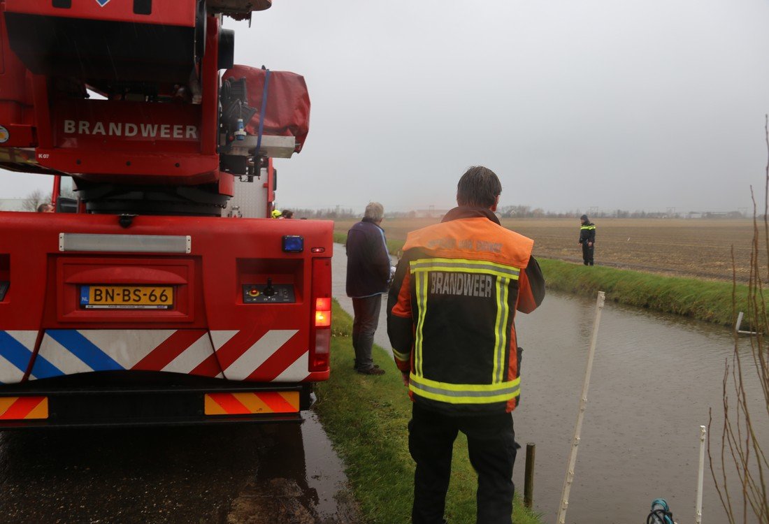 Auto te water Berg en Daal Voorhout