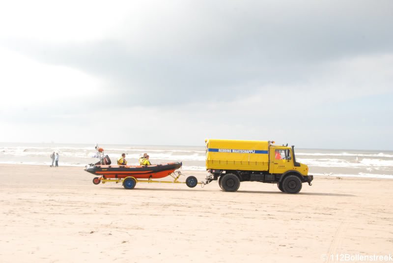 Surfer in problemen Katwijk