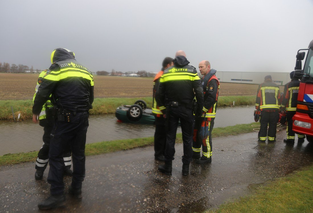 Auto te water Berg en Daal Voorhout