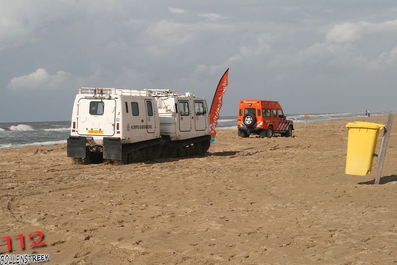 NRB en KNRM assisteren bij aankomst André Kuipers strand Noordwijk