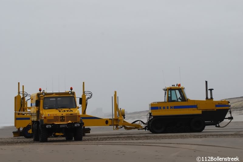 KNRM Katwijk oefent bij harde wind en hoge golven