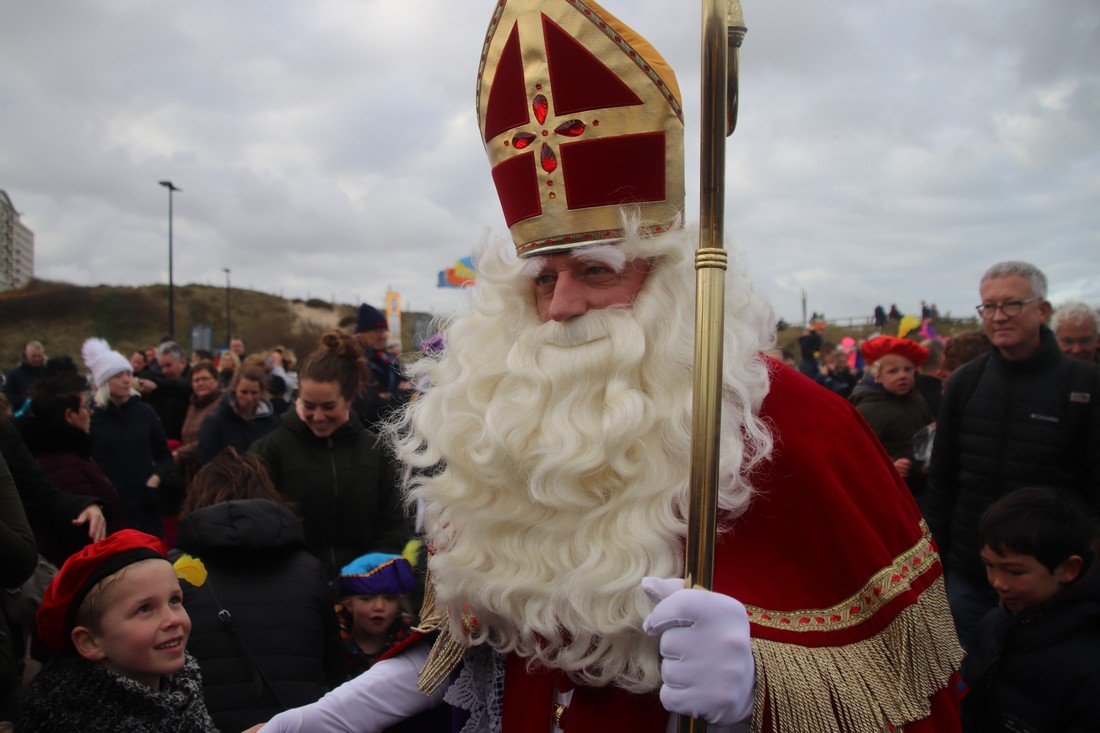 Aankomst Sinterklaas met zijn Zwarte Pieten Noordwijk