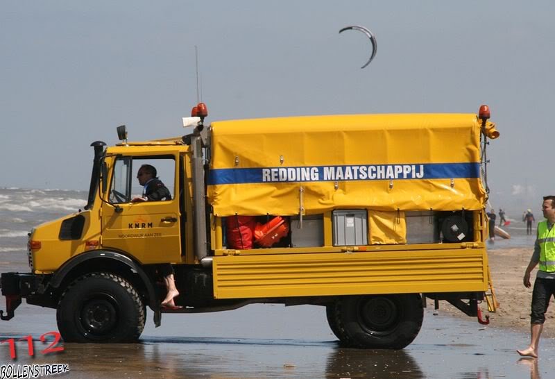 Inzet  NRB en KNRM  voor vastgelopen rupsvoertuig Langevelderslag Noordwijk