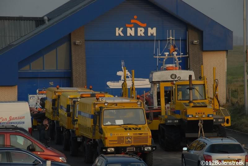 Meerdere KNRM voertuigen bij station Katwijk