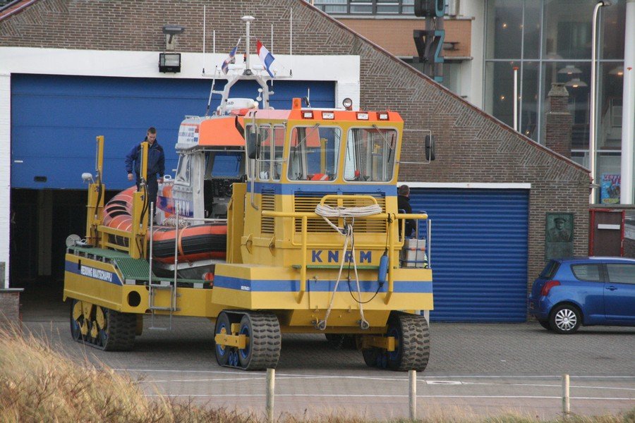 Surfer in problemen  Katwijk