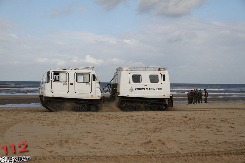 NRB en KNRM assisteren bij aankomst André Kuipers strand Noordwijk