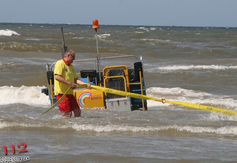 Inzet  NRB en KNRM  voor vastgelopen rupsvoertuig Langevelderslag Noordwijk