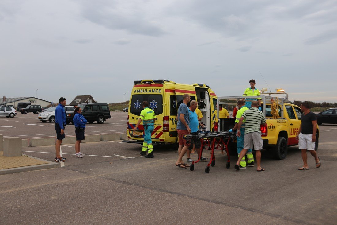 Vrouw gevallen strand Noordwijk