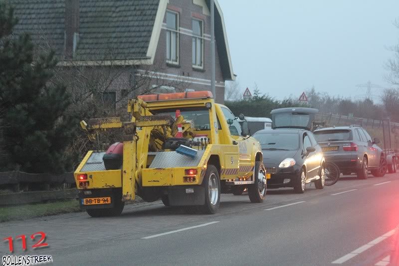 5 voertuigen botsen tegen elkaar A44 12,5 Sassenheim