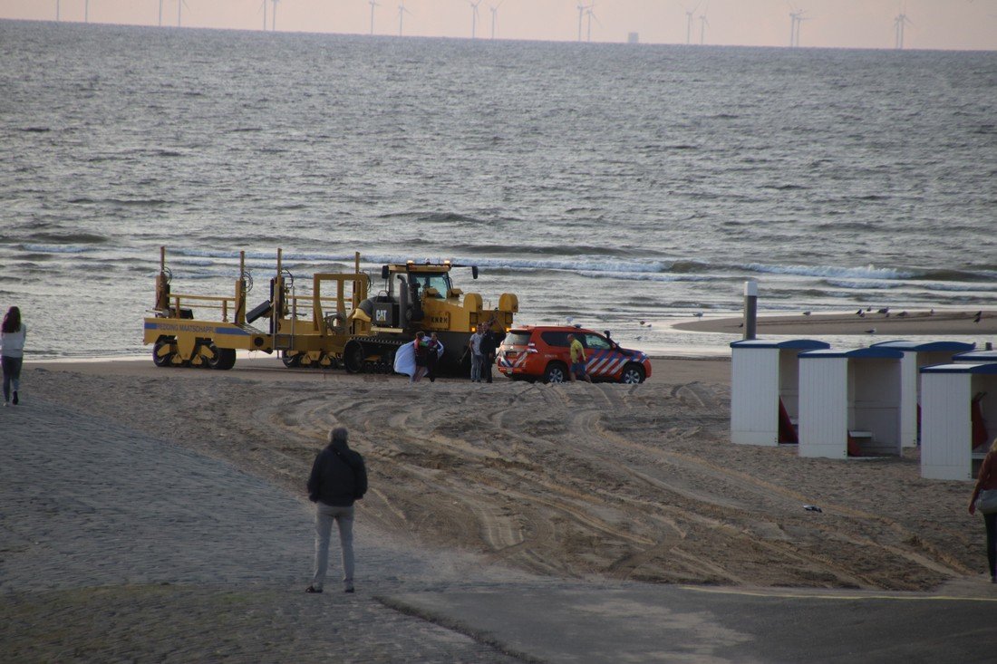 Grote oefening strand Katwijk