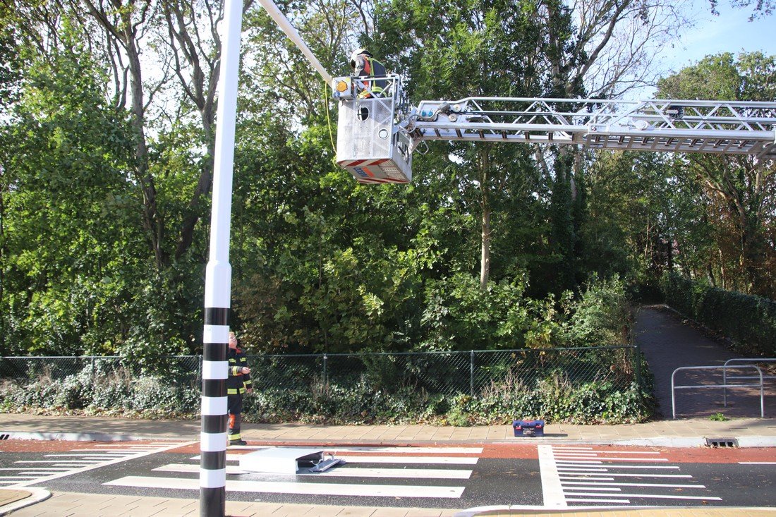 Brandweer rukt uit voor kapotte verkeersbord Oude Zeeweg
