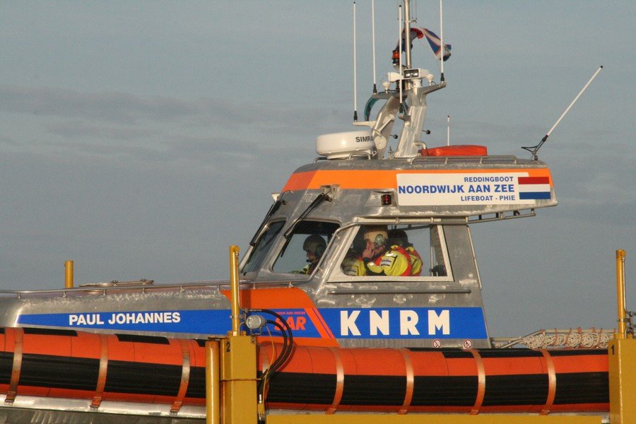 Surfer in problemen  Katwijk