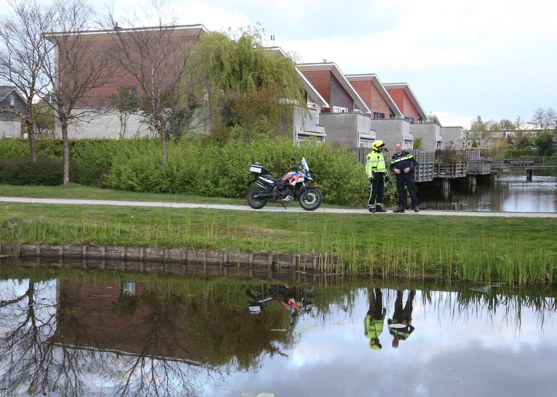 Mogelijk persoon te water Schoutenlaan Voorhout