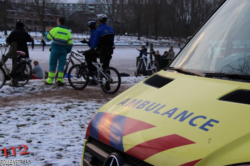 Persoon gevallen op ijs Katwijk