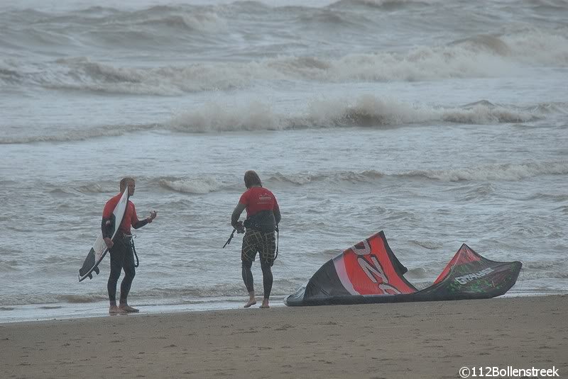 KRB assisteert kitesurfer Katwijk