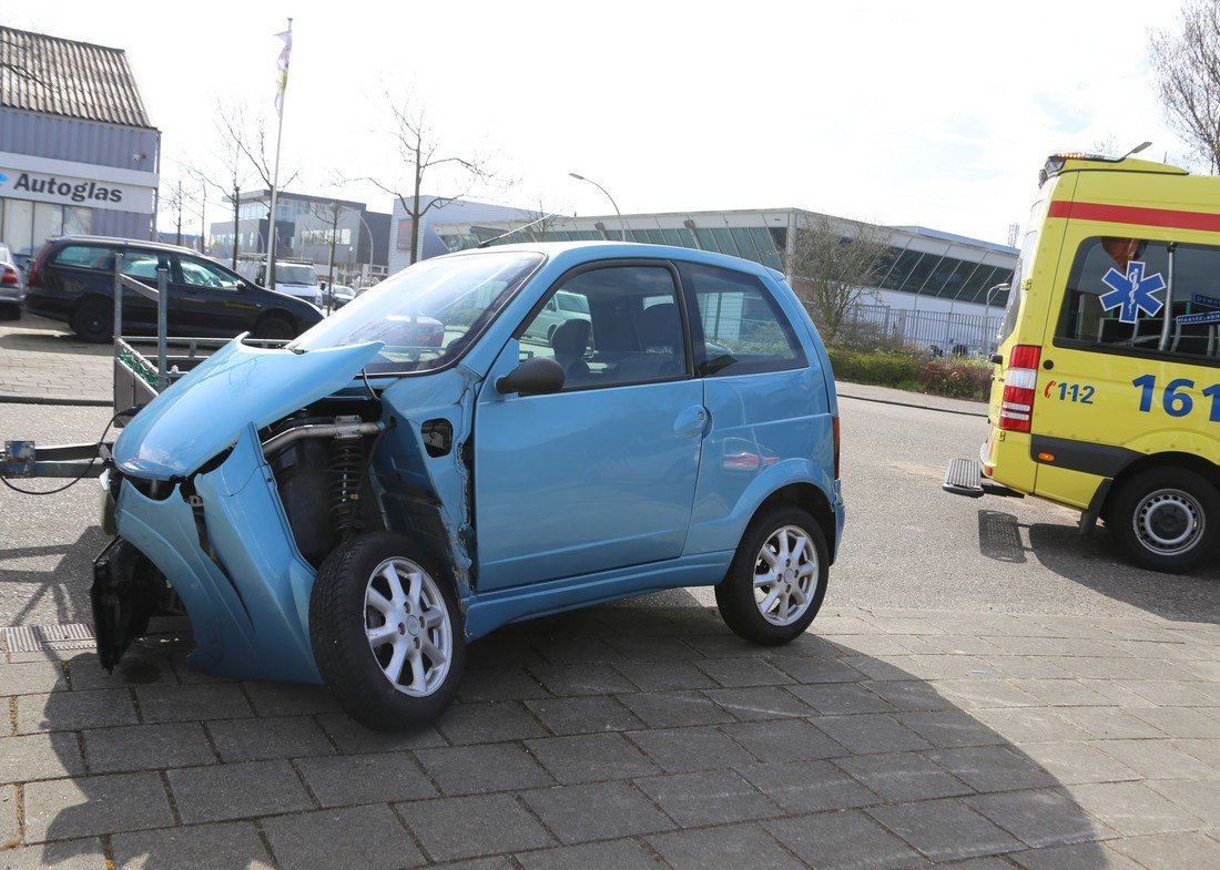 Ongeval brommobiel met auto Heerenweg Katwijk