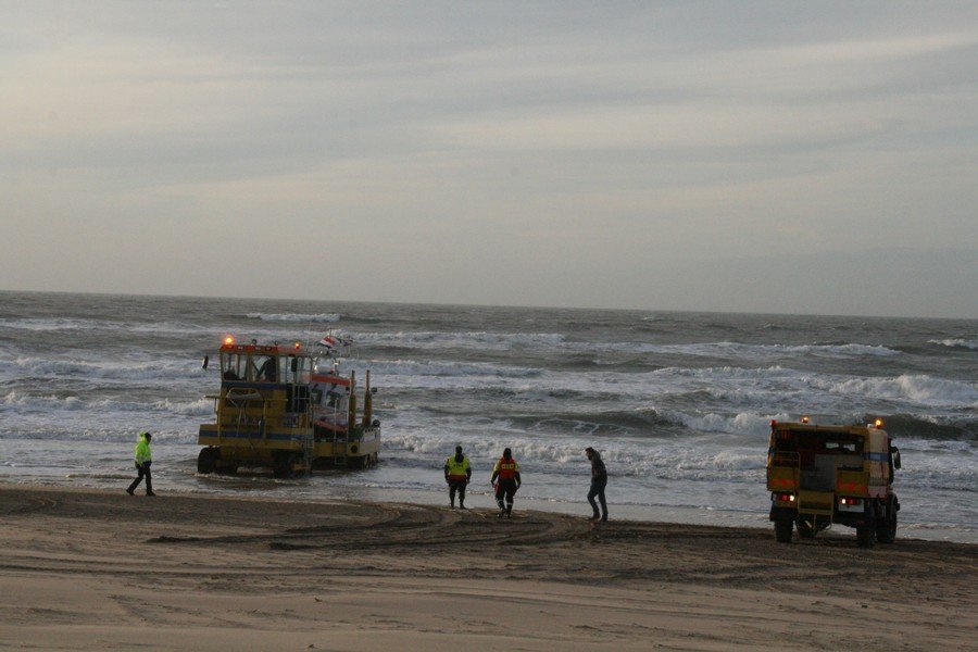 Surfer in problemen  Katwijk