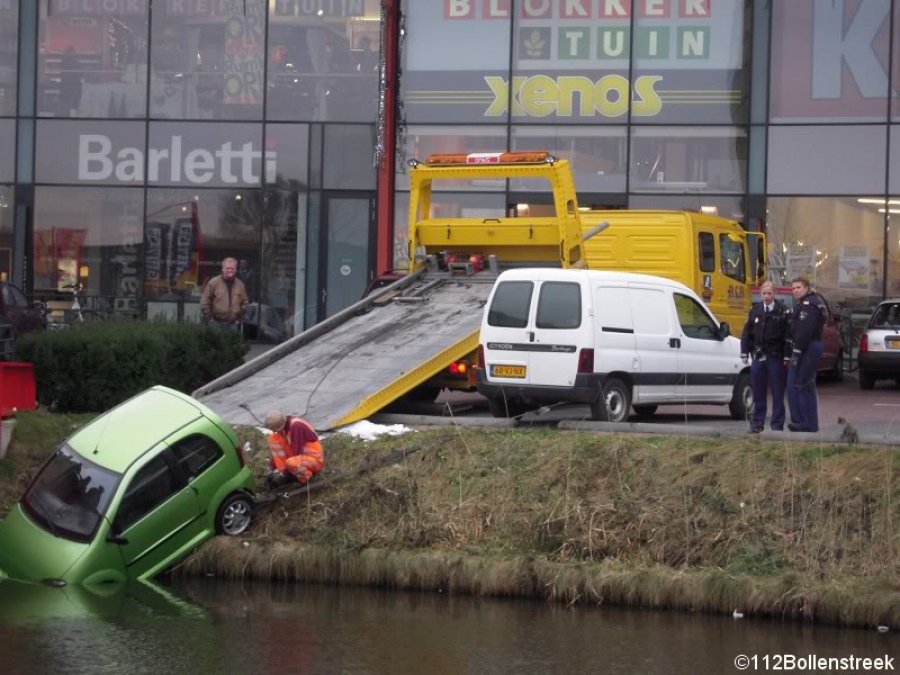 Auto te water Spaarneweg Cruquius