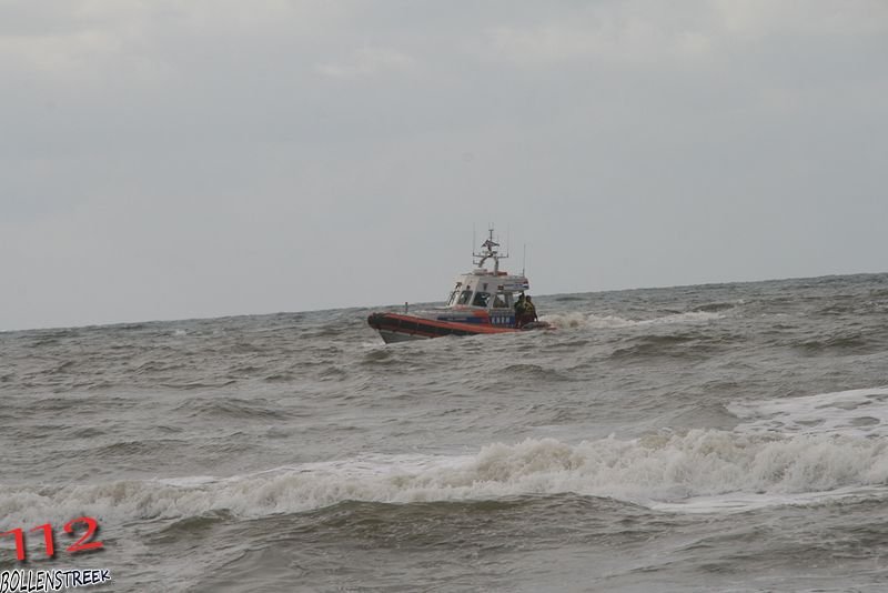 NRB en KNRM assisteren bij aankomst André Kuipers strand Noordwijk